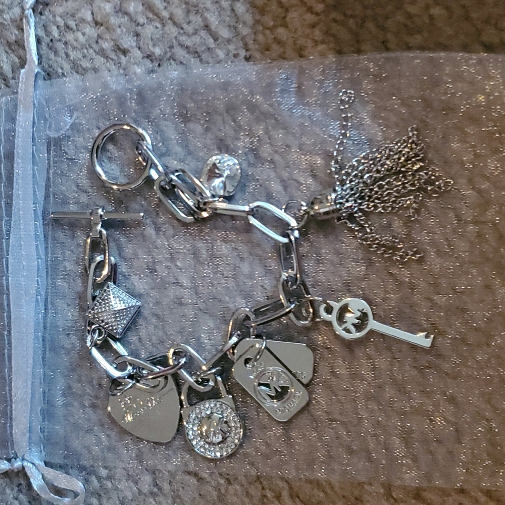 Michael kors silver toggle bracelet 😍
